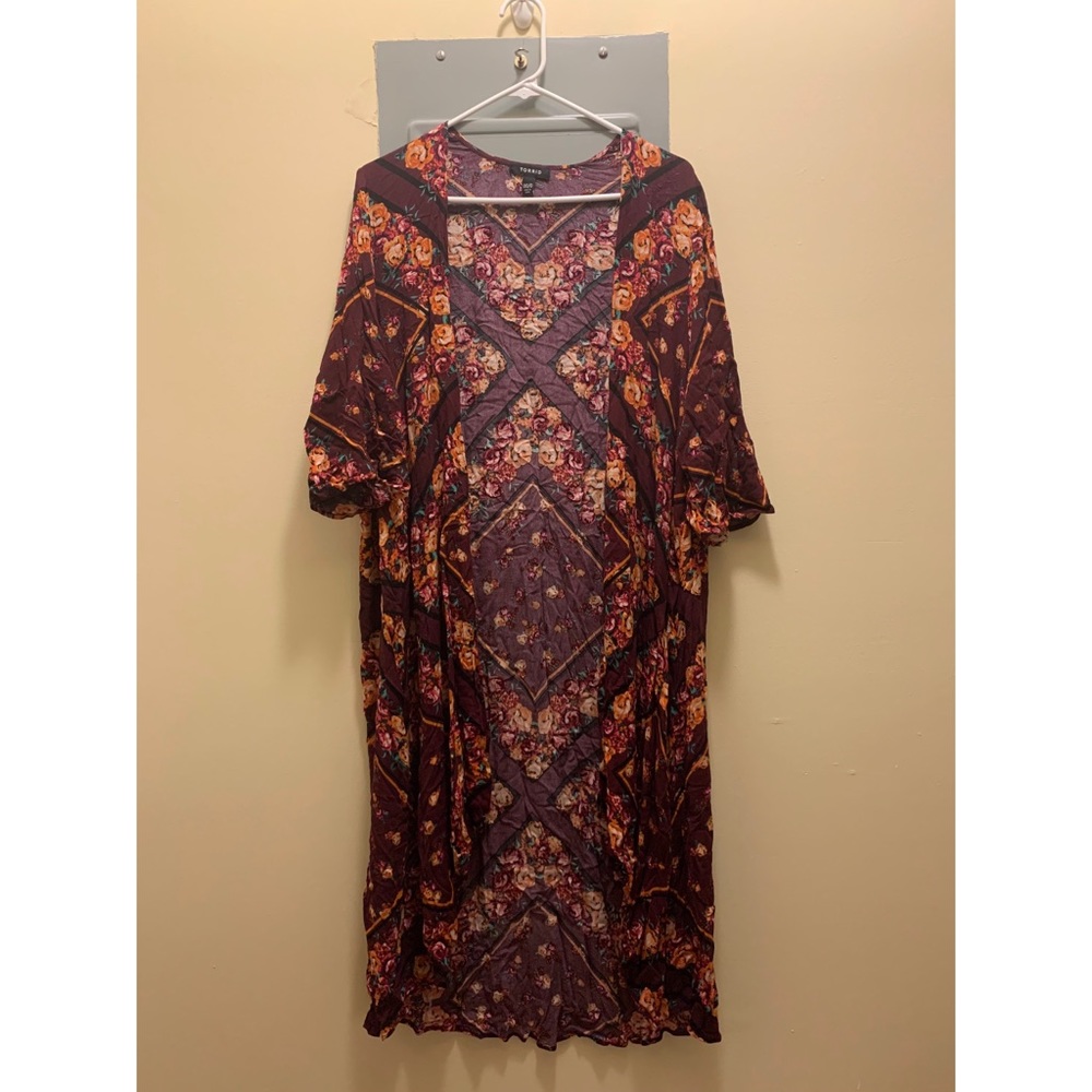 3 for $25 - Torrid Floral Hi-Lo Kimono